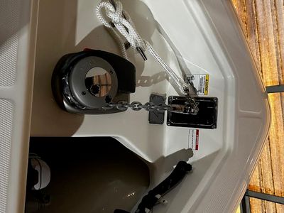 2026 Boston Whaler OUTRAGE 330 - Photo 7