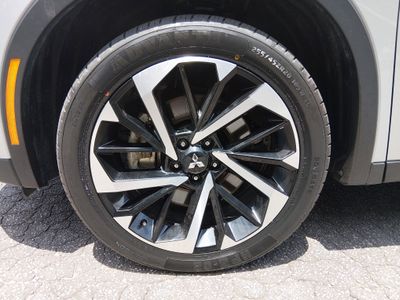 2024 Mitsubishi Outlander - Photo 10