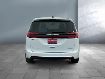 2026 Chrysler Pacifica — detail view