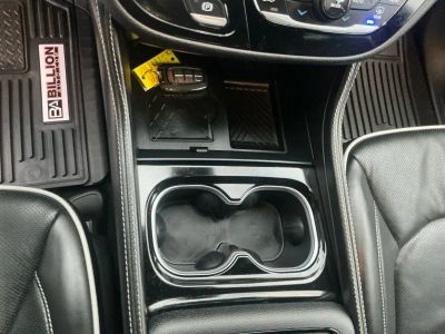 2026 Chrysler Pacifica — photo 12 view