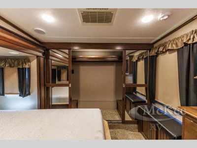 2017 Keystone RV Montana High Country — photo 23 view