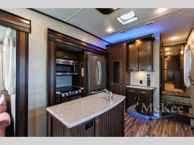 2017 Keystone RV Montana High Country — photo 11 view