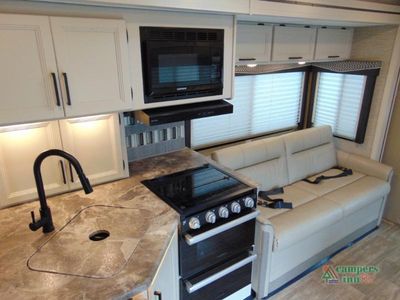 2023 Four Winds RV Chateau - Photo 7