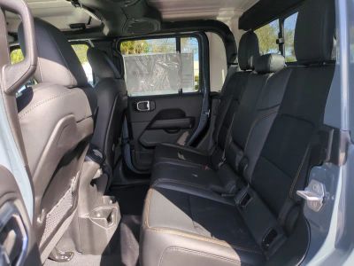 2026 Jeep Gladiator — photo 15 view
