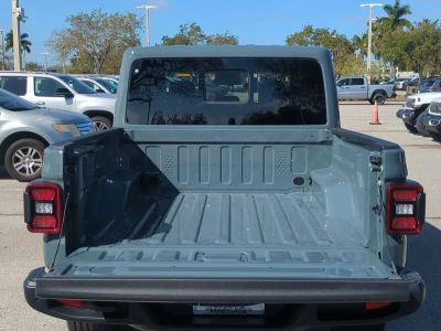 2026 Jeep Gladiator — photo 14 view