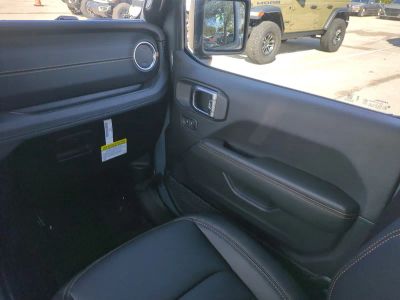 2026 Jeep Gladiator — photo 18 view