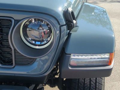 2026 Jeep Gladiator — photo 10 view