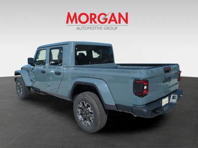 2026 Jeep Gladiator — photo 7 view