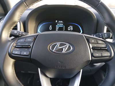 2025 Hyundai Venue - Photo 13
