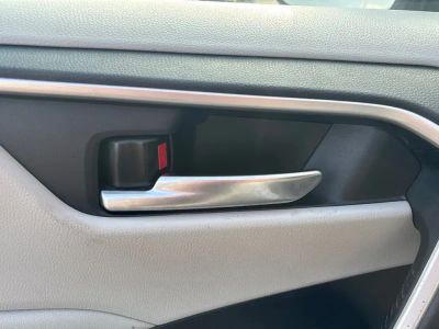 2020 Toyota RAV4 Hybrid — photo 7 view