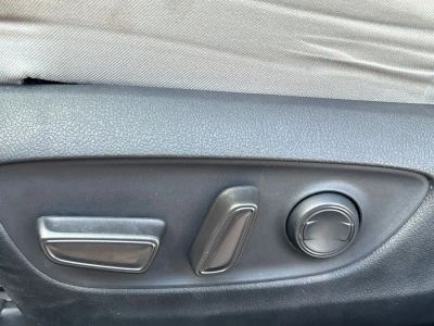 2020 Toyota RAV4 Hybrid — photo 8 view