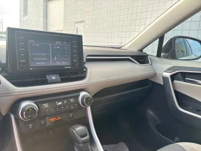 2020 Toyota RAV4 Hybrid — photo 14 view