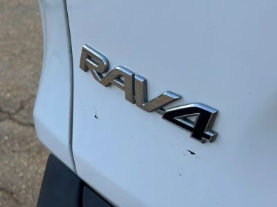 2020 Toyota RAV4 Hybrid — photo 32 view