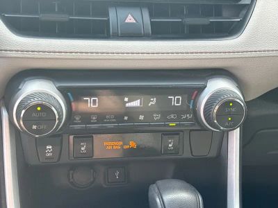 2020 Toyota RAV4 Hybrid — photo 12 view