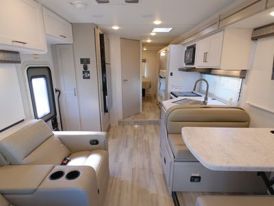 2026 Thor Motor Coach Pasadena SE - Photo 5