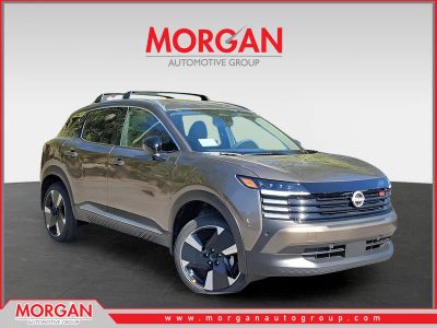 2026 Nissan Kicks SR in Brown — front three-quarter view
