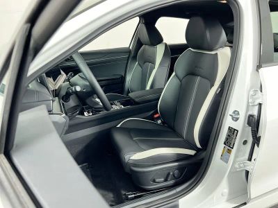 2026 Kia K5 — photo 14 view