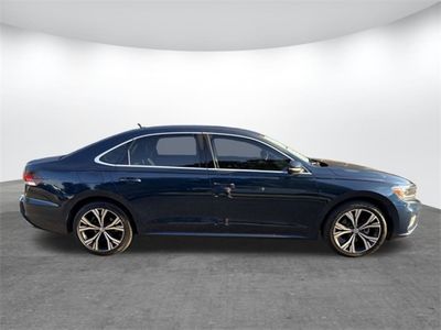 2022 Volkswagen Passat - Photo 3