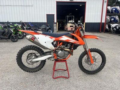 2017 KTM SX 450 F (2017.5) — front three-quarter view