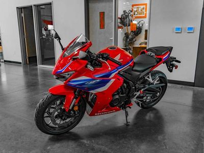 2025 Honda CBR500R - Photo 7