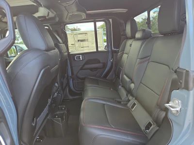 2026 Jeep Gladiator — photo 14 view