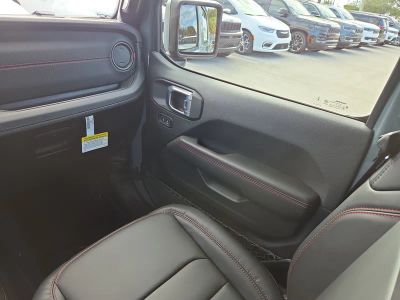 2026 Jeep Gladiator — photo 17 view