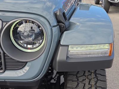 2026 Jeep Gladiator — photo 10 view