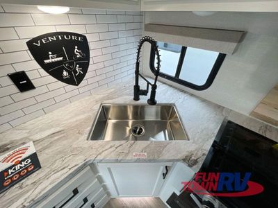 2025 Venture RV Stratus - Photo 12