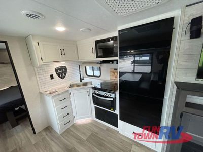 2025 Venture RV Stratus - Photo 11