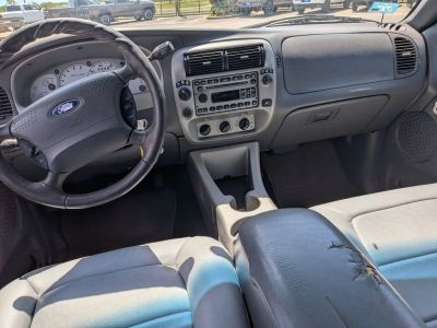 2001 Ford Explorer Sport Trac - Photo 18