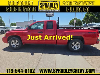 2005 Dodge Dakota SLT in Red — front three-quarter view