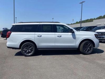 2026 Ford Expedition - Photo 2