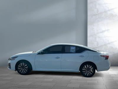 2025 Nissan Altima — rear three-quarter view
