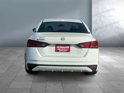 2025 Nissan Altima — detail view