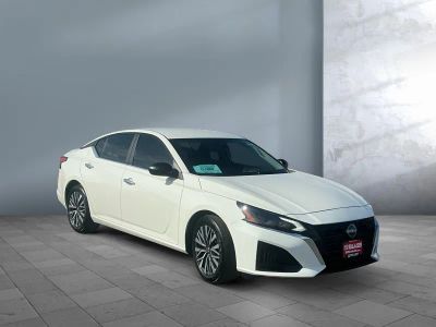 2025 Nissan Altima — photo 8 view