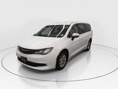 2022 Chrysler Voyager - Photo 3