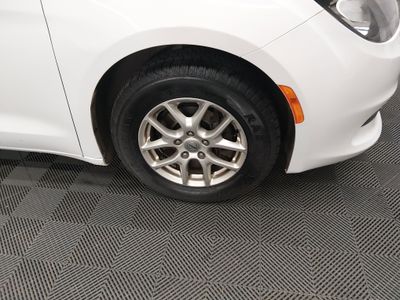 2022 Chrysler Voyager - Photo 10