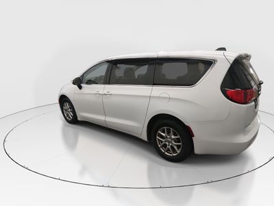 2022 Chrysler Voyager - Photo 4