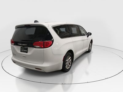 2022 Chrysler Voyager - Photo 7