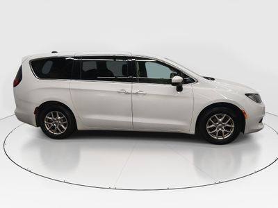 2022 Chrysler Voyager - Photo 8