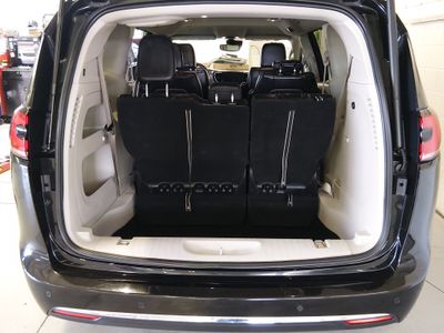 2024 Chrysler Pacifica — photo 11 view