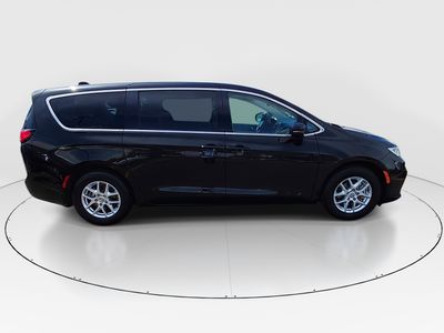 2024 Chrysler Pacifica — photo 8 view