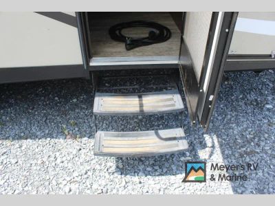 2017 Coachmen RV Freedom Express - Photo 9