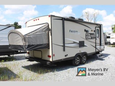 2017 Coachmen RV Freedom Express - Photo 5