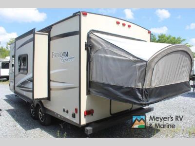 2017 Coachmen RV Freedom Express - Photo 4