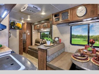 2017 Coachmen RV Freedom Express - Photo 41
