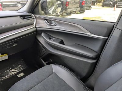 2026 Jeep Grand Cherokee — photo 18 view