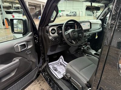 2026 Jeep Wrangler - Photo 14