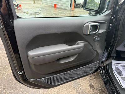 2026 Jeep Wrangler - Photo 12