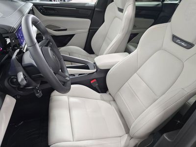 2026 Porsche Macan Electric - Photo 5